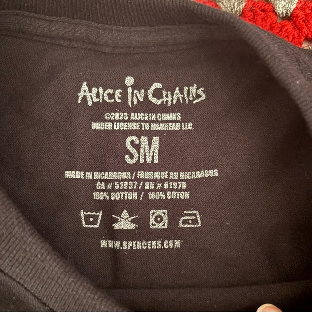 NWOT Alice In Chains Self Titled Album 3 Legged Dog Rock grunge Band Tee Small - Picture 4 of 5